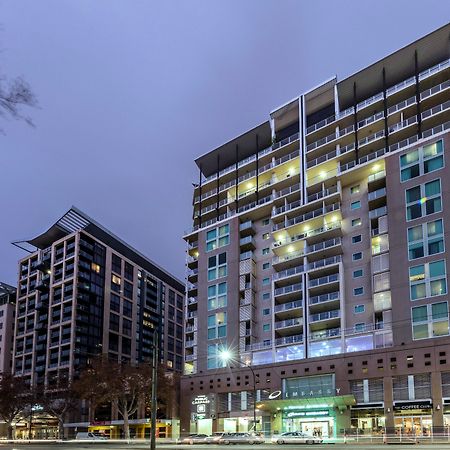 Oaks Adelaide Embassy Suites Exterior photo