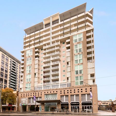 Oaks Adelaide Embassy Suites Exterior photo