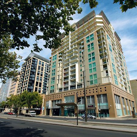 Oaks Adelaide Embassy Suites Exterior photo