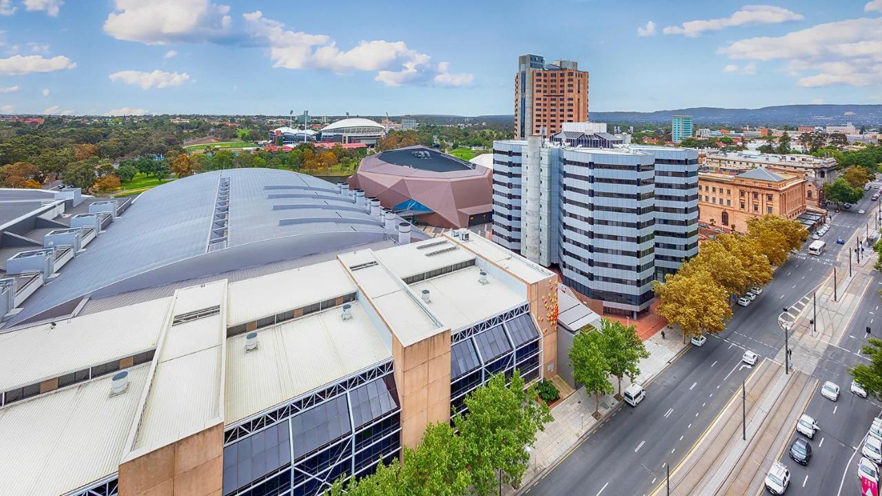 Oaks Adelaide Embassy Suites Exterior photo
