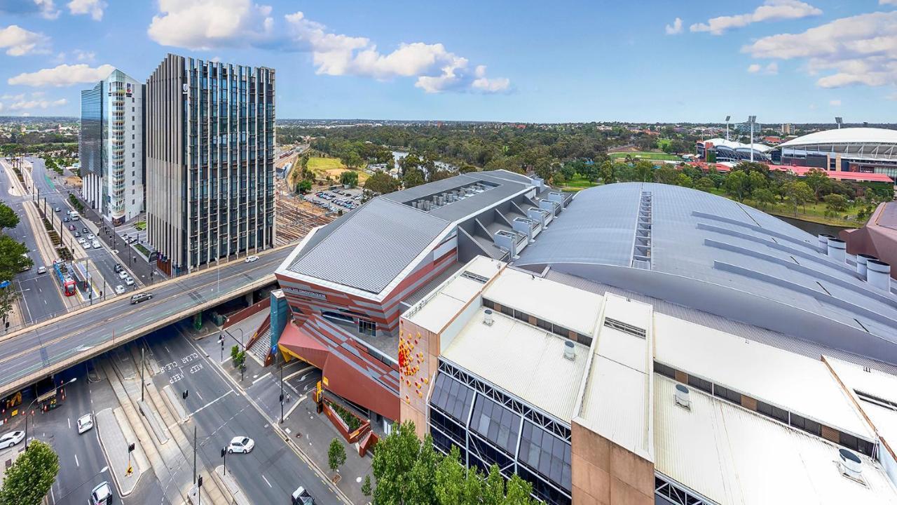 Oaks Adelaide Embassy Suites Exterior photo