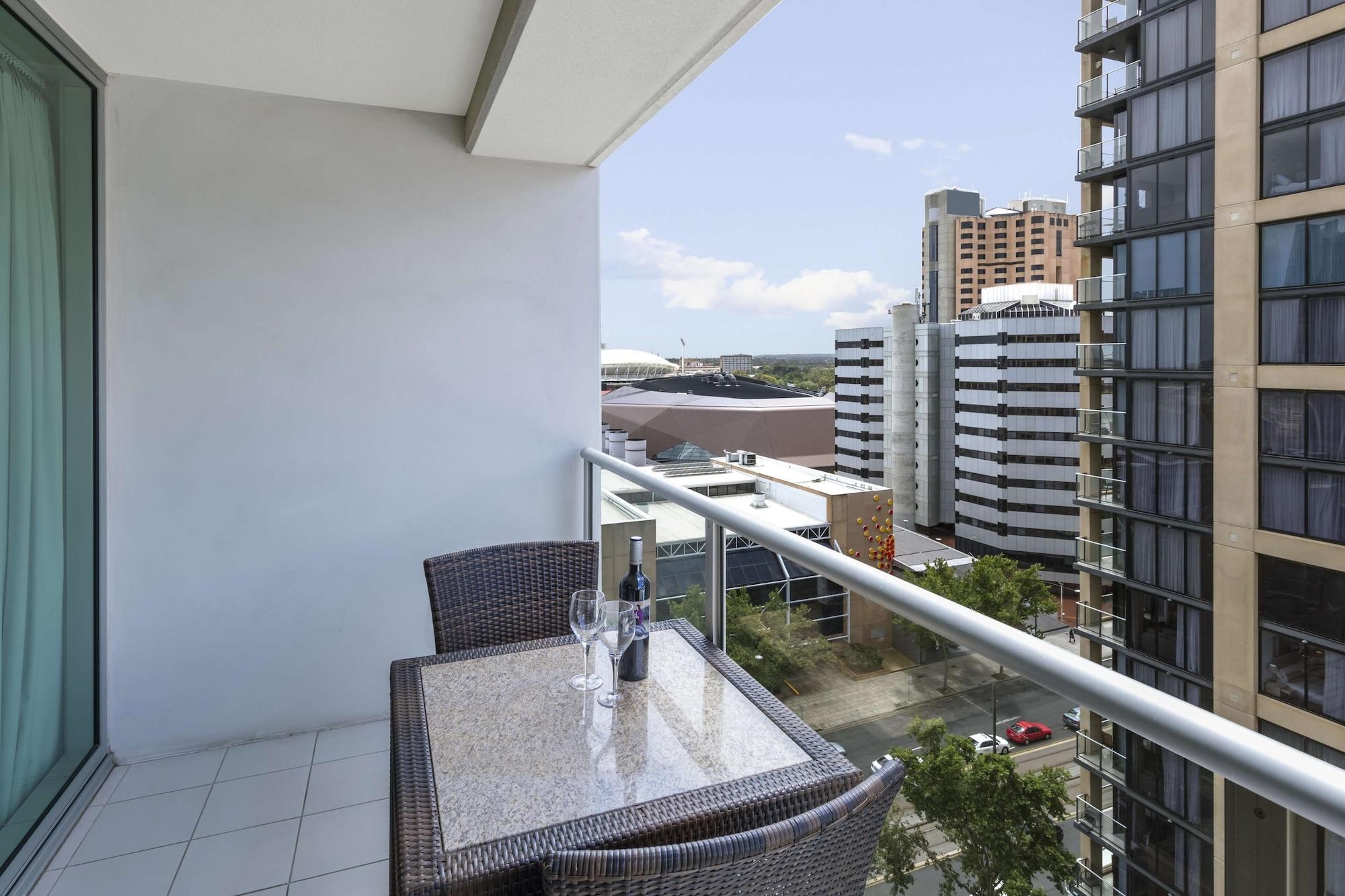 Oaks Adelaide Embassy Suites Exterior photo