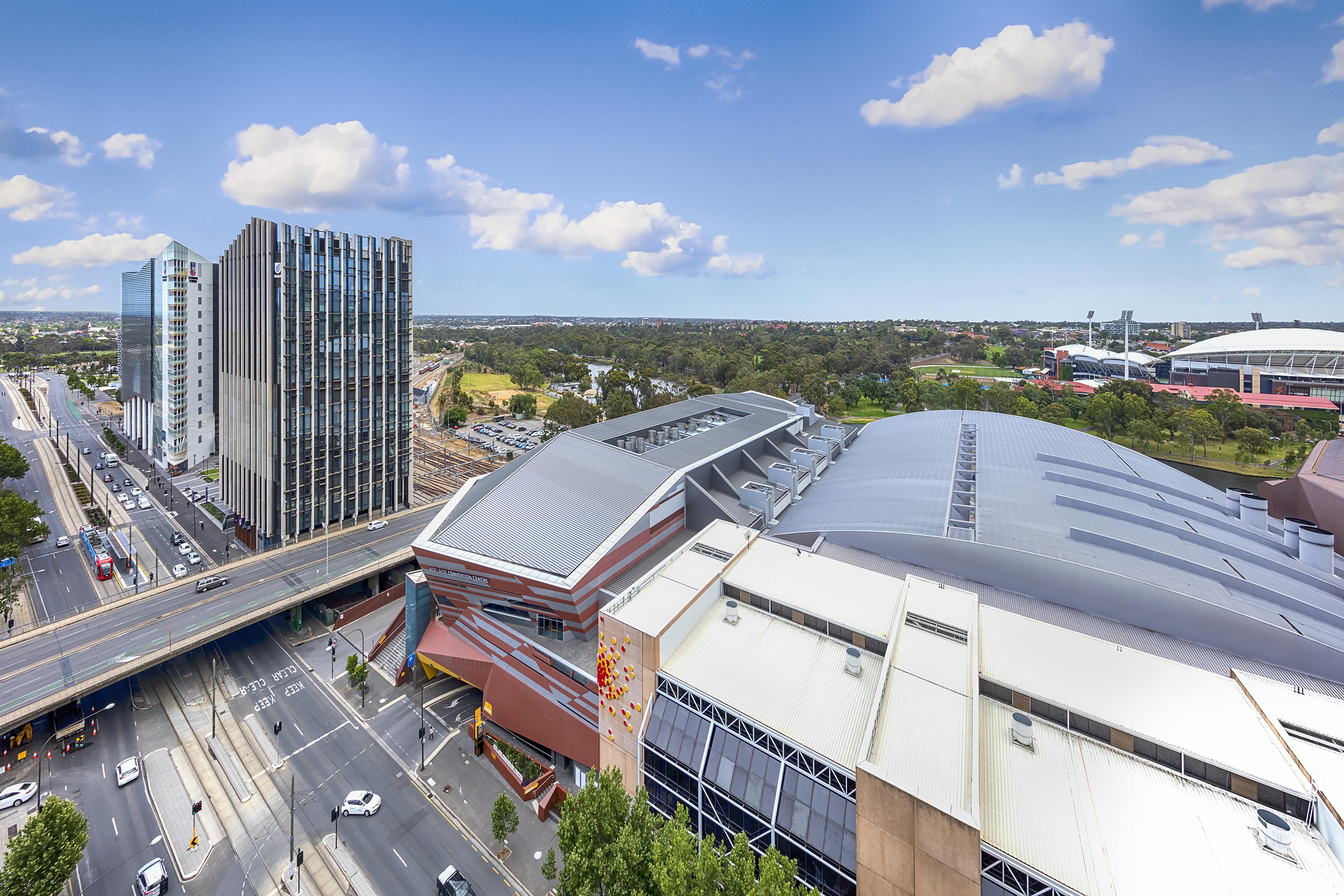 Oaks Adelaide Embassy Suites Exterior photo