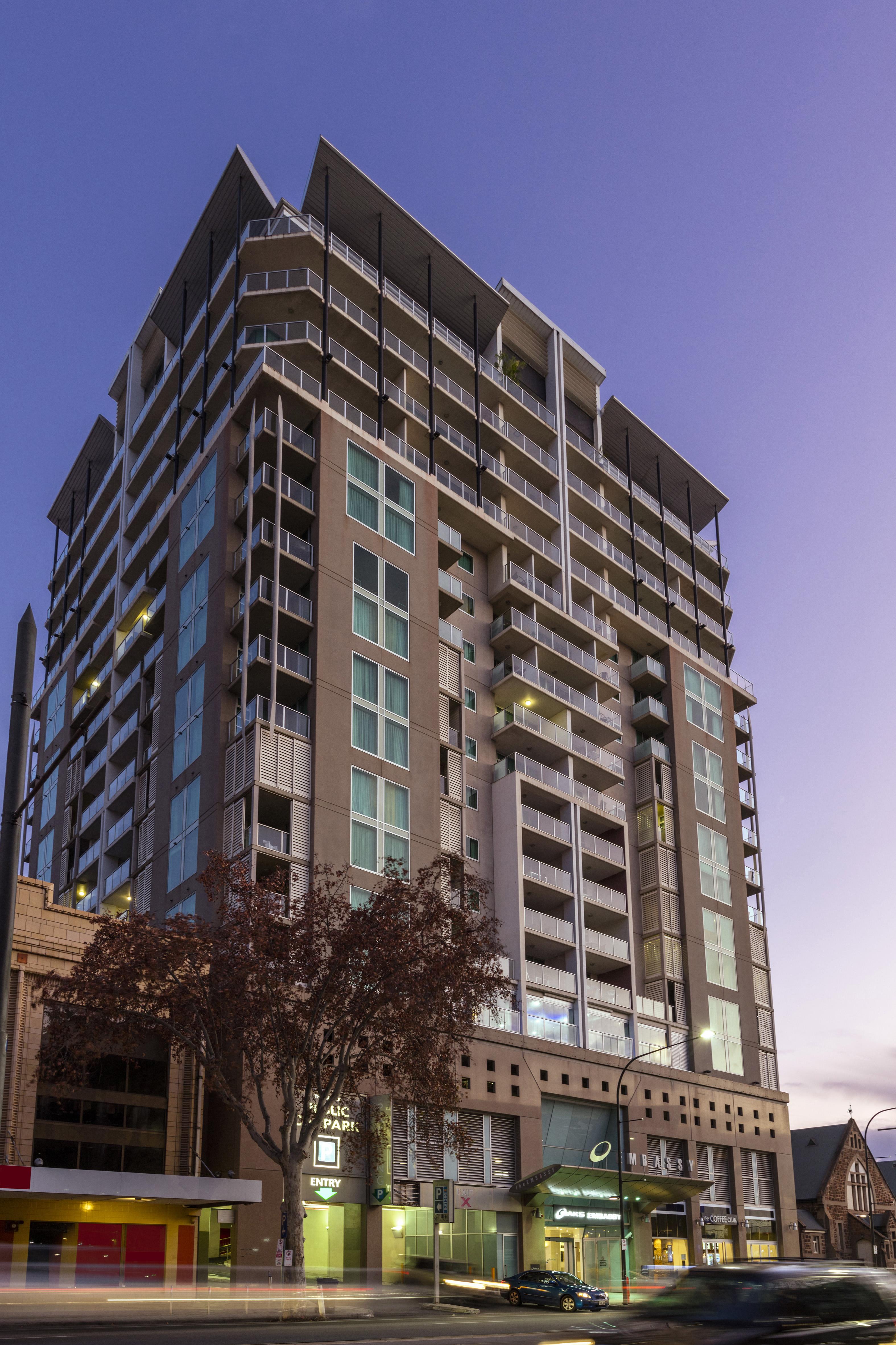 Oaks Adelaide Embassy Suites Exterior photo