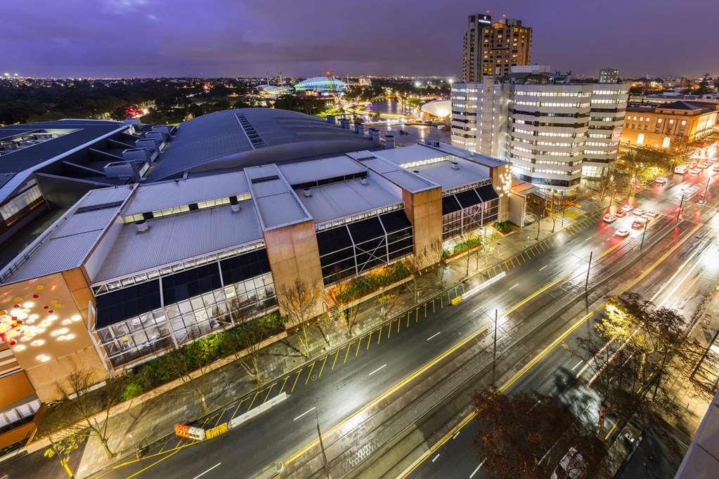 Oaks Adelaide Embassy Suites Exterior photo