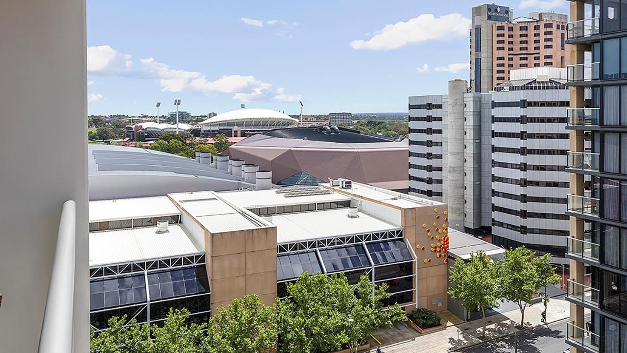 Oaks Adelaide Embassy Suites Exterior photo