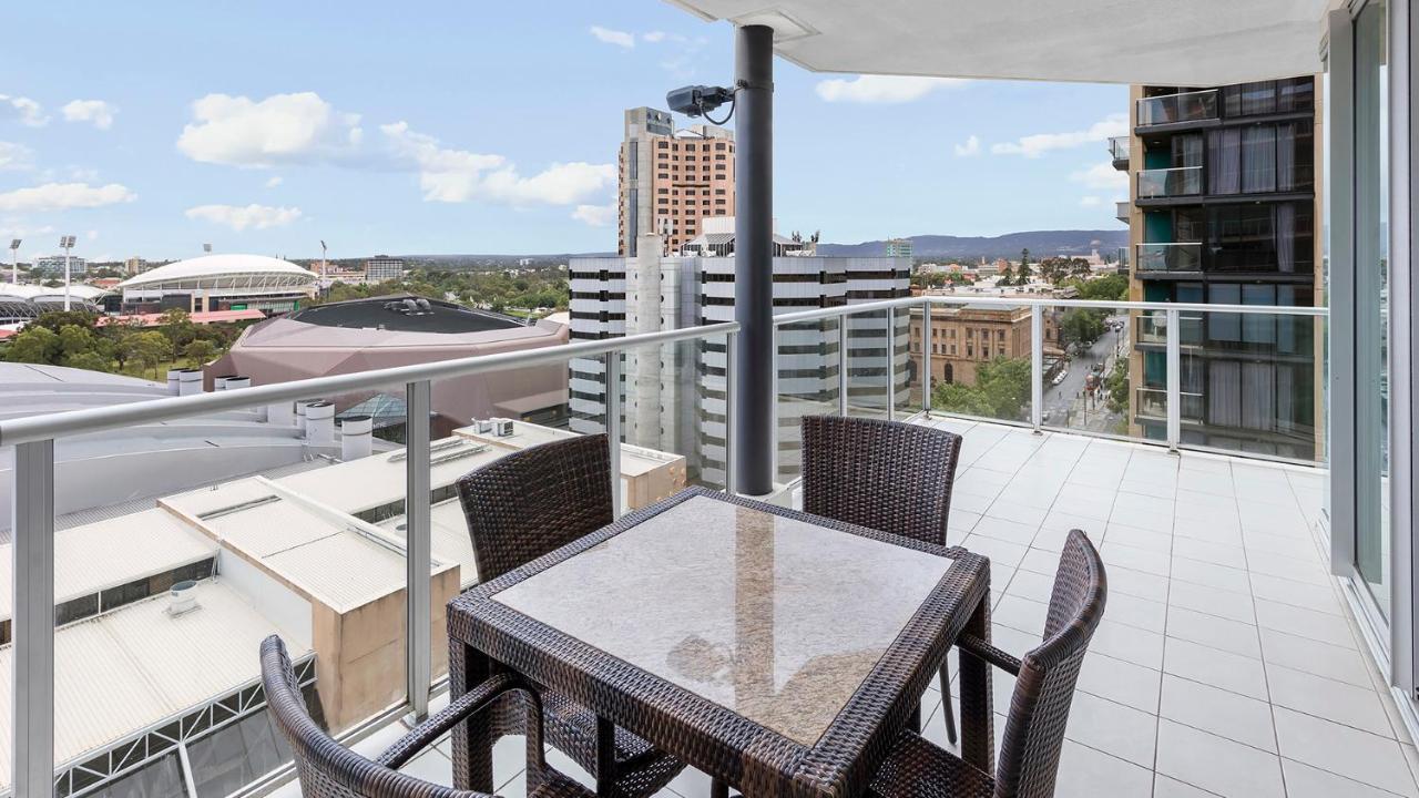 Oaks Adelaide Embassy Suites Exterior photo